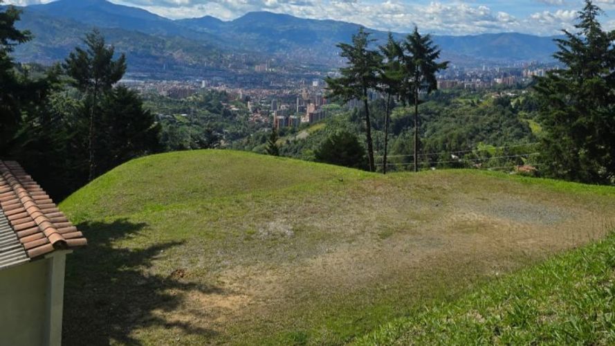 Lote en venta en El Salado, Envigado, 6000 m² · foto 2 de 3