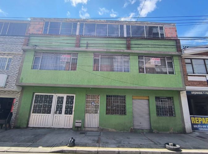 Casa de 6 alcobas en venta en Ciudad Jardin Norte, Bogotá, 340 m² · foto 2 de 21