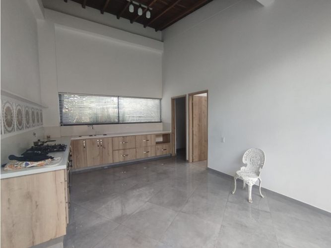 Casa de 5 alcobas en venta en Guamito, La Ceja, 240 m² · foto 3 de 24
