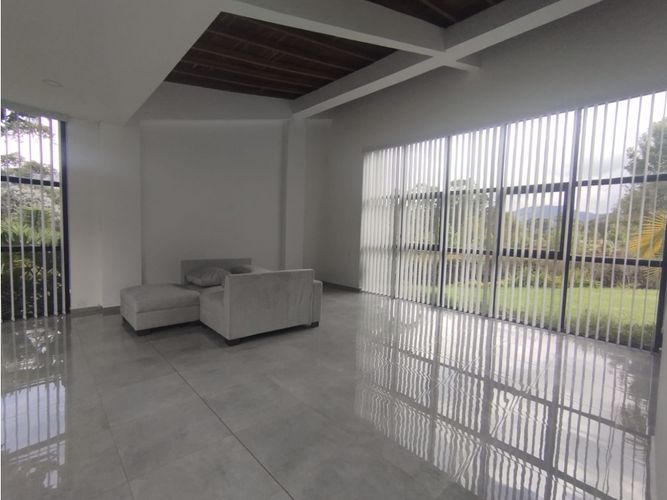 Casa de 5 alcobas en venta en Guamito, La Ceja, 240 m² · foto 4 de 24