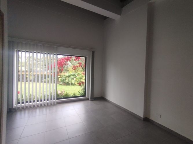 Casa de 5 alcobas en venta en Guamito, La Ceja, 240 m² · foto 6 de 24