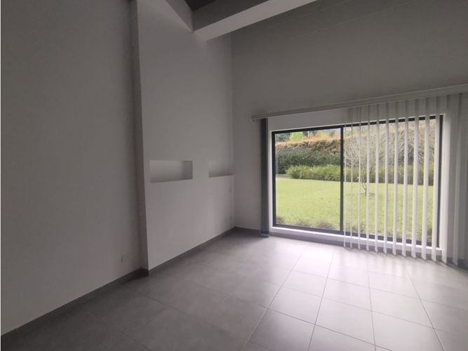 Casa de 5 alcobas en venta en Guamito, La Ceja, 240 m² · foto 10 de 24