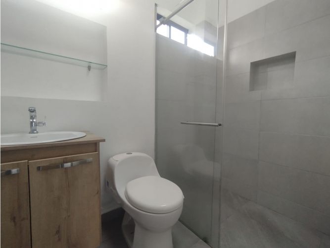 Casa de 5 alcobas en venta en Guamito, La Ceja, 240 m² · foto 11 de 24