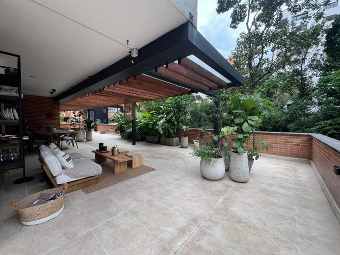 Apartamento de 3 alcobas en arriendo en El Poblado, Medellín, 245 m² · foto 2 de 20
