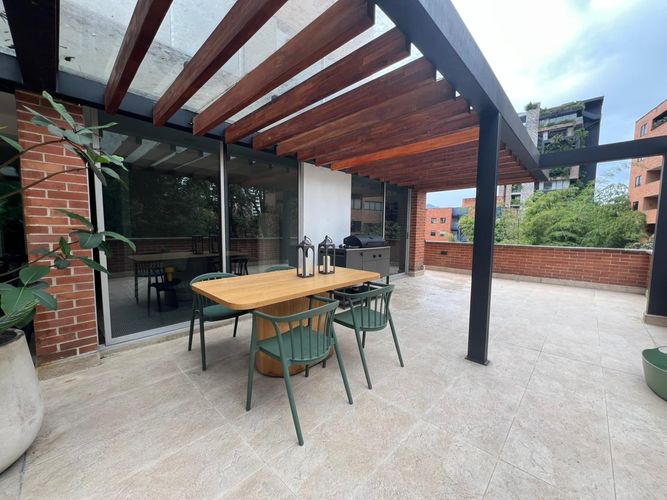 Apartamento de 3 alcobas en arriendo en El Poblado, Medellín, 245 m² · foto 3 de 20
