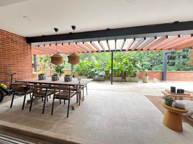 Apartamento de 3 alcobas en arriendo en El Poblado, Medellín, 245 m² · foto 16 de 20