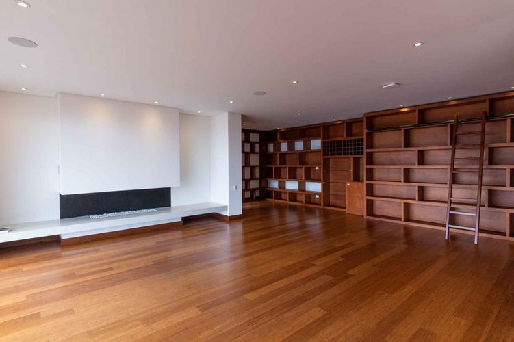 Apartamento de 3 alcobas en venta en Cerros De Los Alpes, Bogotá, 307 m² · foto 3 de 21