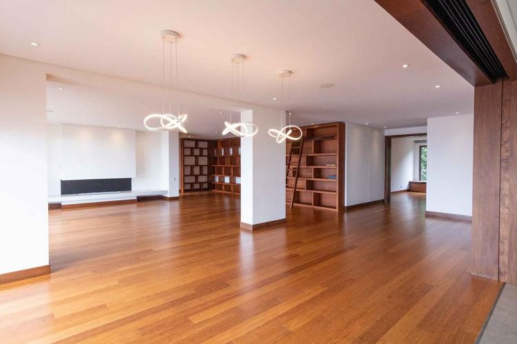 Apartamento de 3 alcobas en venta en Cerros De Los Alpes, Bogotá, 307 m² · foto 4 de 21