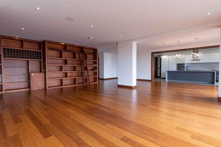Apartamento de 3 alcobas en venta en Cerros De Los Alpes, Bogotá, 307 m² · foto 5 de 21