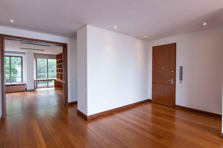 Apartamento de 3 alcobas en venta en Cerros De Los Alpes, Bogotá, 307 m² · foto 8 de 21