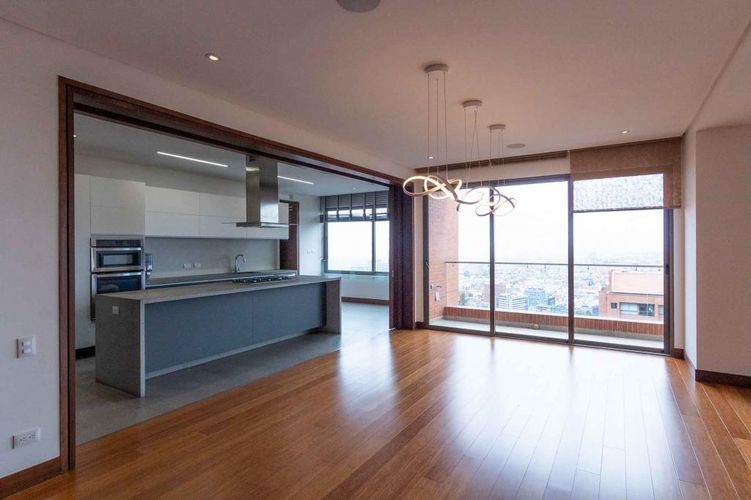 Apartamento de 3 alcobas en venta en Cerros De Los Alpes, Bogotá, 307 m² · foto 9 de 21