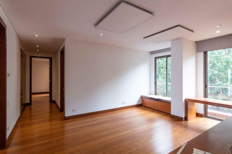 Apartamento de 3 alcobas en venta en Cerros De Los Alpes, Bogotá, 307 m² · foto 11 de 21