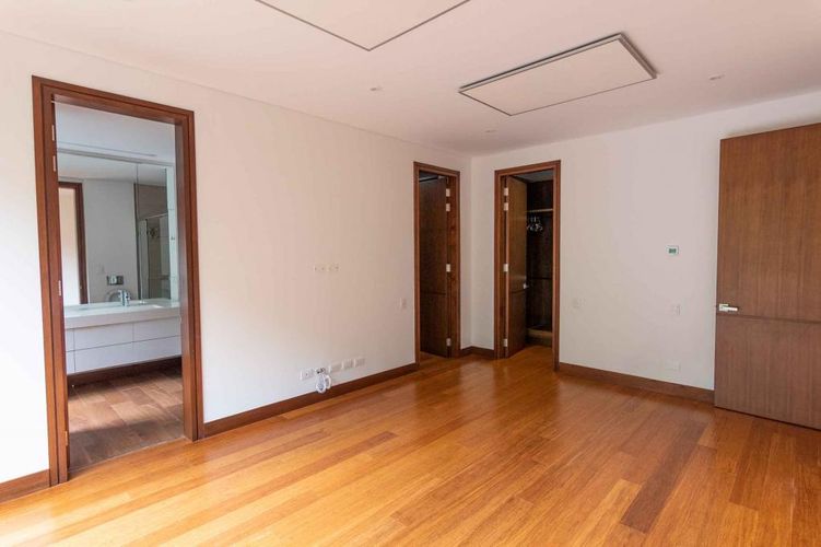 Apartamento de 3 alcobas en venta en Cerros De Los Alpes, Bogotá, 307 m² · foto 13 de 21