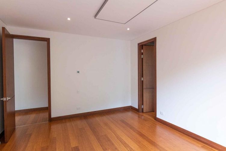 Apartamento de 3 alcobas en venta en Cerros De Los Alpes, Bogotá, 307 m² · foto 17 de 21
