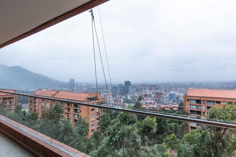 Apartamento de 3 alcobas en venta en Cerros De Los Alpes, Bogotá, 307 m² · foto 19 de 21