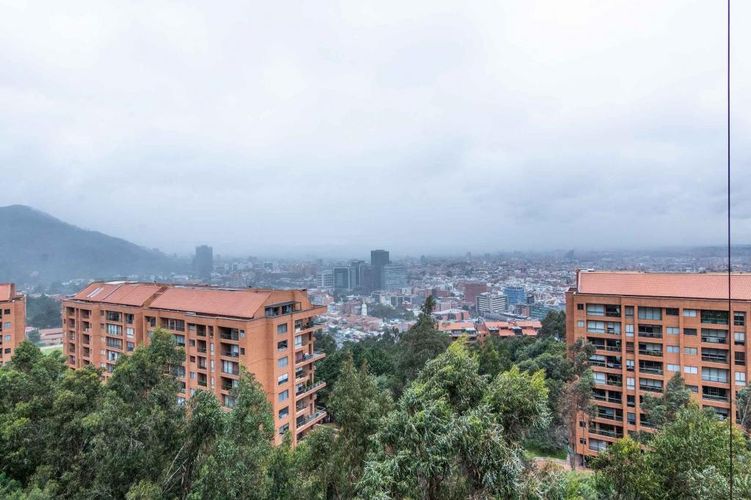 Apartamento de 3 alcobas en venta en Cerros De Los Alpes, Bogotá, 307 m² · foto 20 de 21
