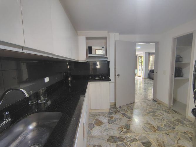 Apartamento de 3 alcobas en arriendo en El Poblado, Medellín, 140 m² · foto 6 de 15