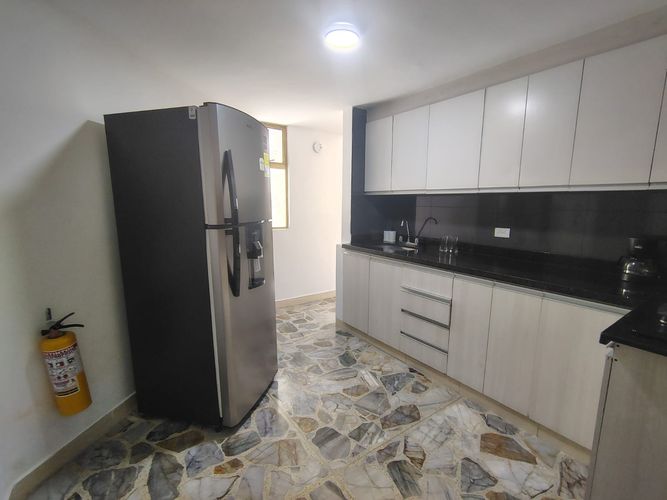 Apartamento de 3 alcobas en arriendo en El Poblado, Medellín, 140 m² · foto 7 de 15