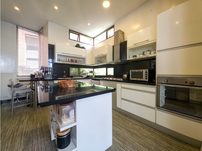 Casa de 3 alcobas en venta en Los Rosales, Bogotá, 360 m² · foto 9 de 24