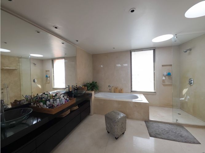 Casa de 3 alcobas en venta en Los Rosales, Bogotá, 360 m² · foto 23 de 24