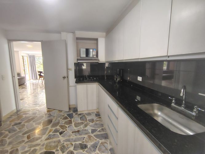 Apartamento de 3 alcobas en arriendo en El Poblado, Medellín, 140 m² · foto 5 de 19