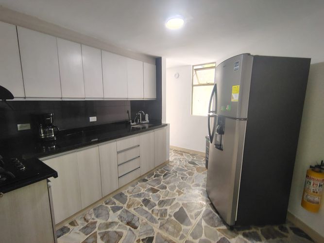 Apartamento de 3 alcobas en arriendo en El Poblado, Medellín, 140 m² · foto 4 de 19