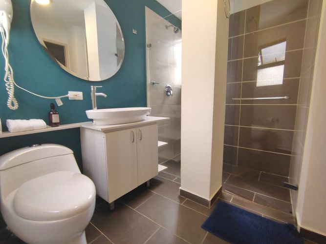 Apartamento de 3 alcobas en arriendo en El Poblado, Medellín, 140 m² · foto 18 de 19