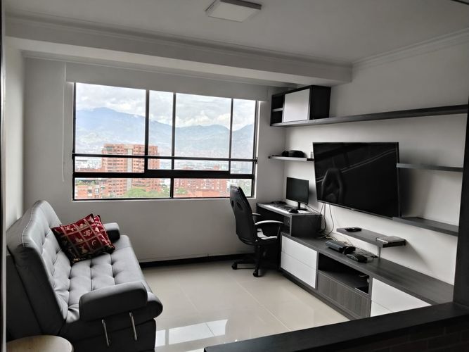 Apartamento de 3 alcobas en arriendo en El Poblado, Medellín, 150 m² · foto 3 de 20