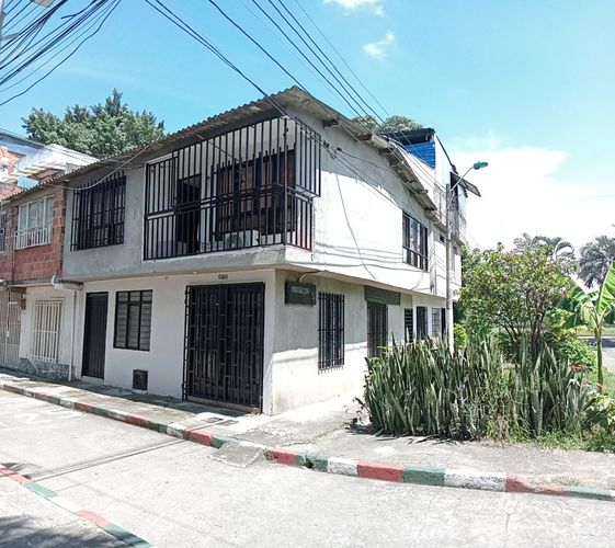 Casa de 6 alcobas en venta en Julio Rincon, Cali, 210 m² · foto 2 de 24
