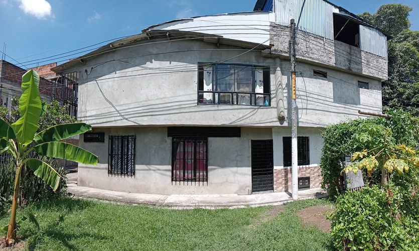 Casa de 6 alcobas en venta en Julio Rincon, Cali, 210 m² · foto 3 de 24