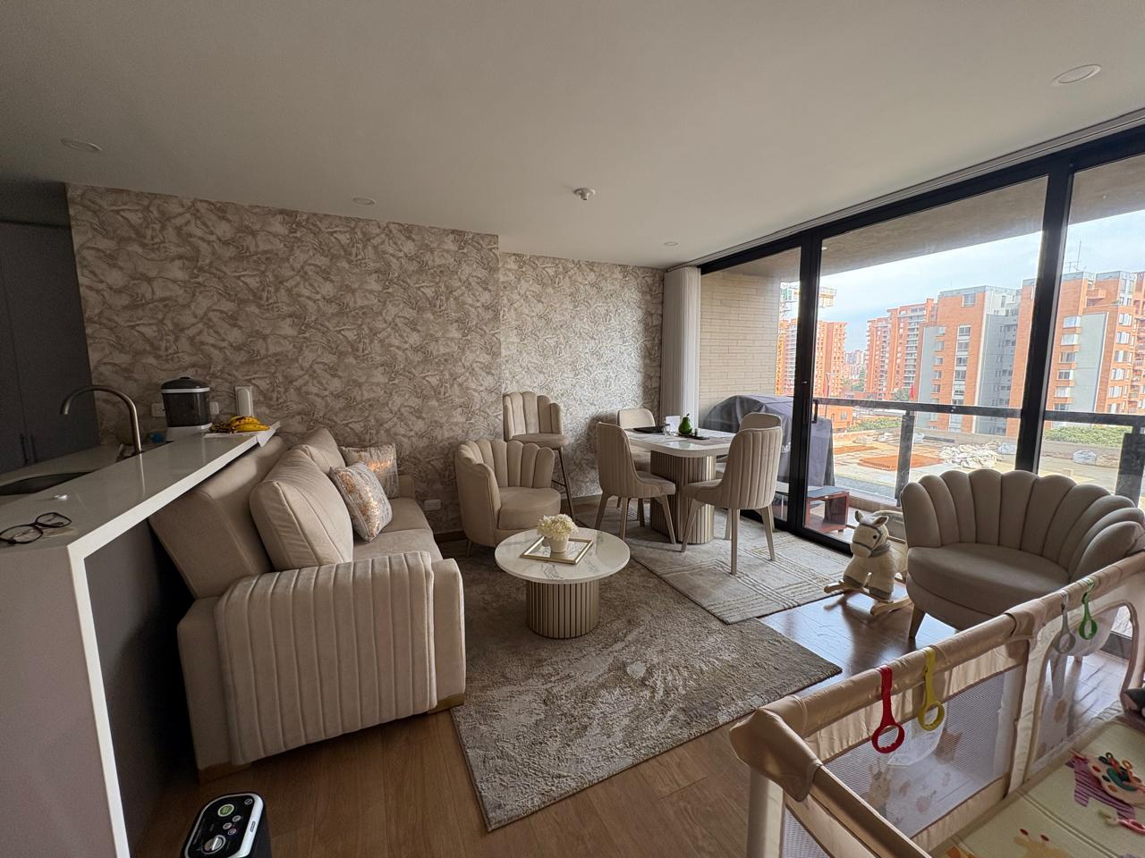 Apartamento de 3 habitaciones en venta en Centro Comercial Parque la Colina, Bogotá — imagen 1 de 23