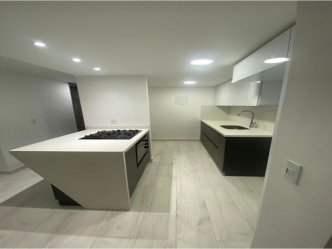 Apartamento de 3 alcobas en venta en Maria Auxiliadora, Sabaneta, 55 m² · foto 2 de 11