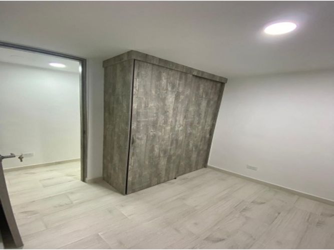 Apartamento de 3 alcobas en venta en Maria Auxiliadora, Sabaneta, 55 m² · foto 3 de 11