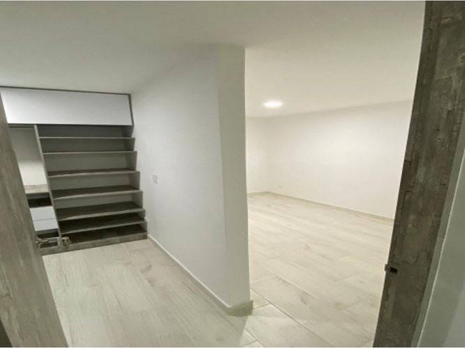 Apartamento de 3 alcobas en venta en Maria Auxiliadora, Sabaneta, 55 m² · foto 7 de 11