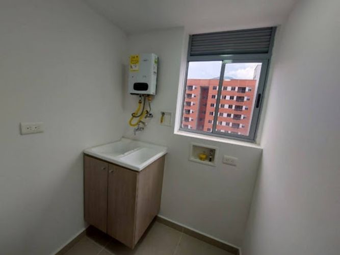 Apartamento de 2 alcobas en venta en San Jose Obrero, Bello, 61 m² · foto 3 de 8