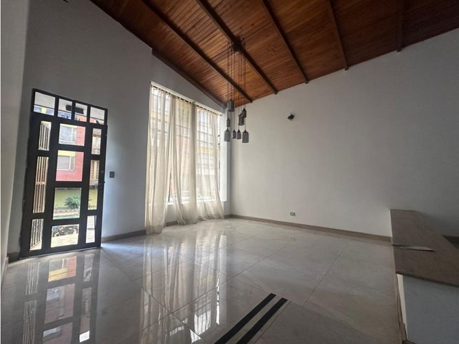 Casa de 5 alcobas en venta en Norte De Armenia, Armenia, 366 m² · foto 2 de 24