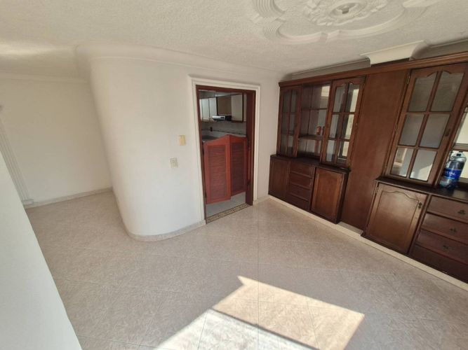 Apartamento de 4 alcobas en venta en La Aurora, Bucaramanga, 200 m² · foto 3 de 13