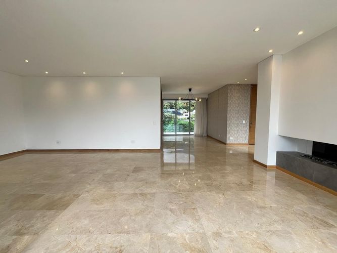 Apartamento de 3 alcobas en venta en El Poblado, Medellín, 245 m² · foto 3 de 19