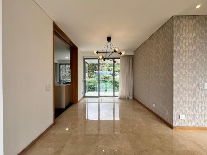 Apartamento de 3 alcobas en venta en El Poblado, Medellín, 245 m² · foto 1 de 19
