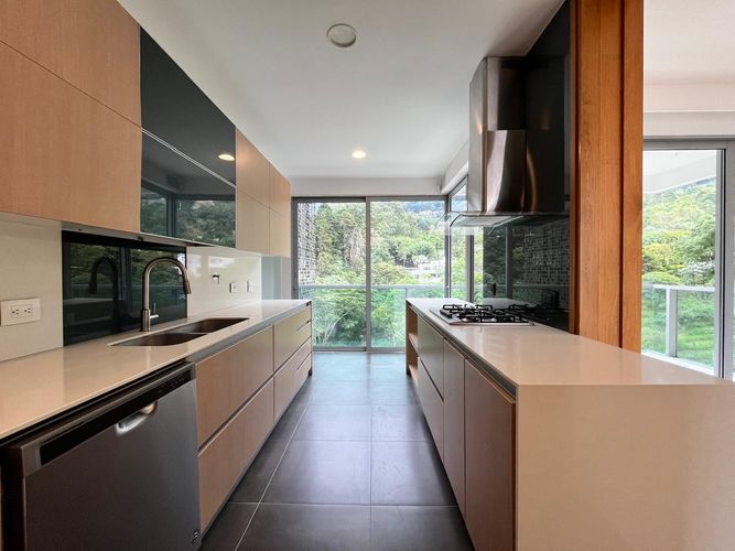 Apartamento de 3 alcobas en venta en El Poblado, Medellín, 245 m² · foto 7 de 19