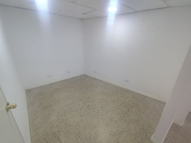 Oficina en arriendo en La Candelaria, Medellín, 34 m² · foto 3 de 13