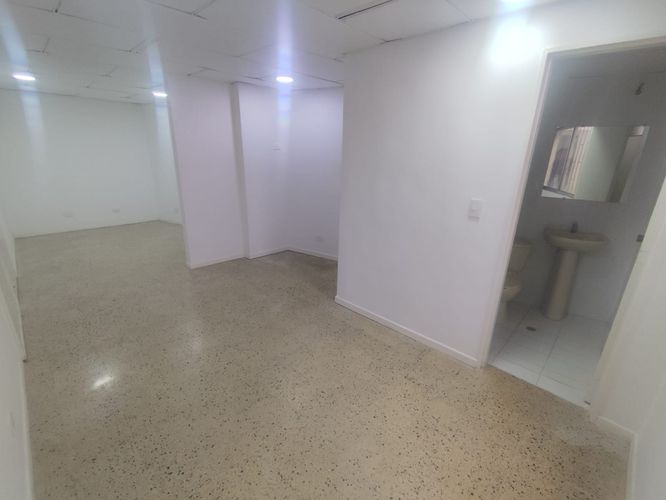 Oficina en arriendo en La Candelaria, Medellín, 34 m² · foto 8 de 13