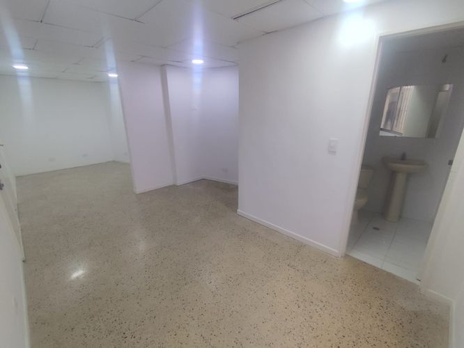 Oficina en arriendo en La Candelaria, Medellín, 34 m² · foto 9 de 13