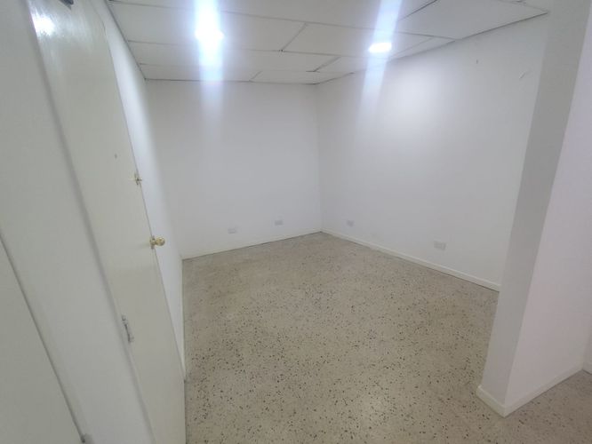 Oficina en arriendo en La Candelaria, Medellín, 34 m² · foto 11 de 13