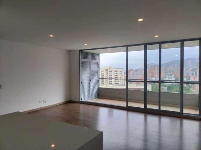 Apartamento de 3 alcobas en venta en El Poblado, Medellín, 124 m² · foto 2 de 18