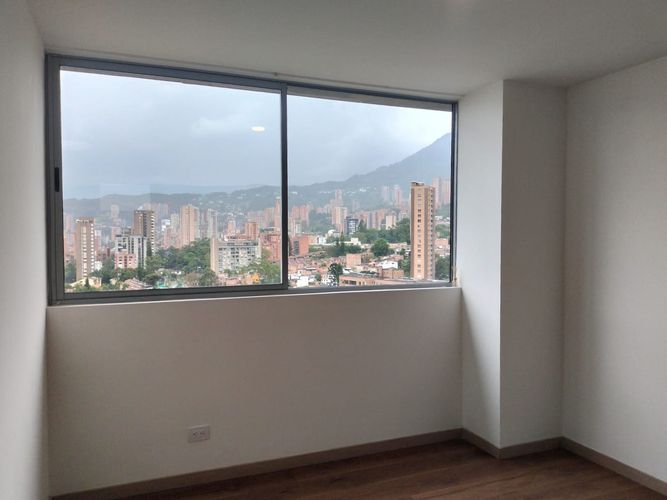 Apartamento de 3 alcobas en venta en El Poblado, Medellín, 124 m² · foto 3 de 18
