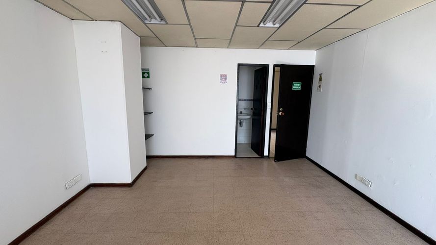 Oficina en arriendo en El Centro, Manizales, 32 m² · foto 2 de 14