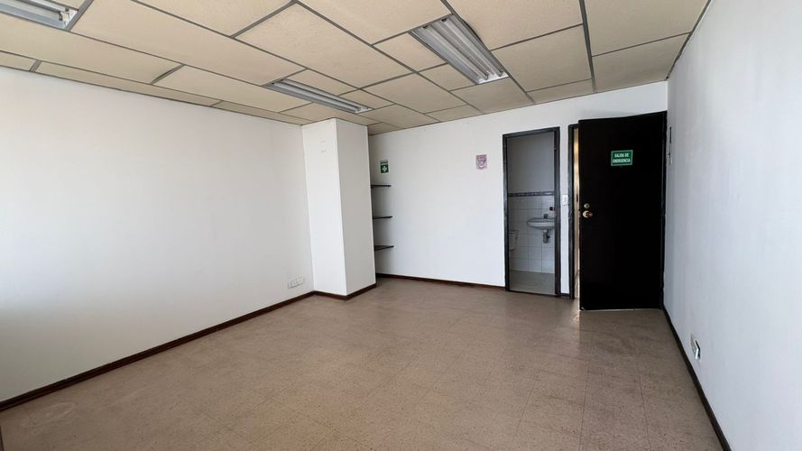 Oficina en arriendo en El Centro, Manizales, 32 m² · foto 3 de 14