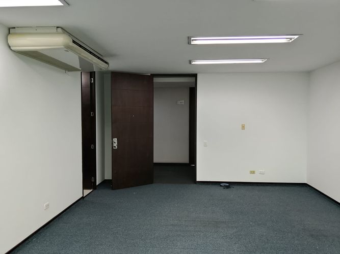 Oficina en arriendo en El Poblado, Medellín, 40 m² · foto 9 de 14