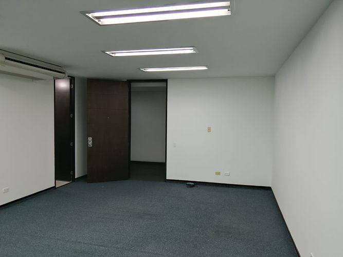 Oficina en arriendo en El Poblado, Medellín, 40 m² · foto 10 de 14